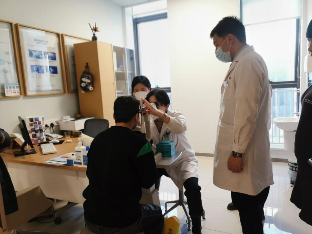 甘肃爱尔眼视光盛迅伦团队完成角膜基质透镜植入联合角膜胶原交联术(图1)