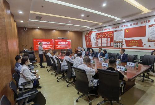 贵阳首站—STAAR Surgical公司副总裁访问贵阳爱尔眼科医院(图2)