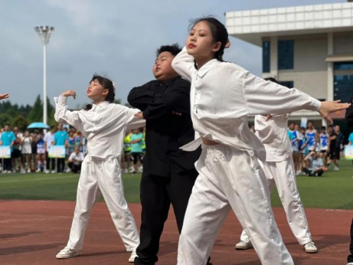 2023年遵义市“爱尔眼科杯”中小学师生路跑接力赛在遵义四中隆重举行(图6)