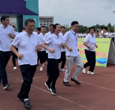 2023年遵义市“爱尔眼科杯”中小学师生路跑接力赛在遵义四中隆重举行(图9)