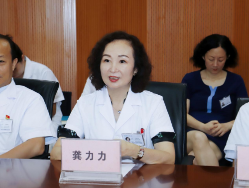 贵阳市总工会为贵阳爱尔荣获“筑城工匠”称号黄加兵院长授牌(图6)