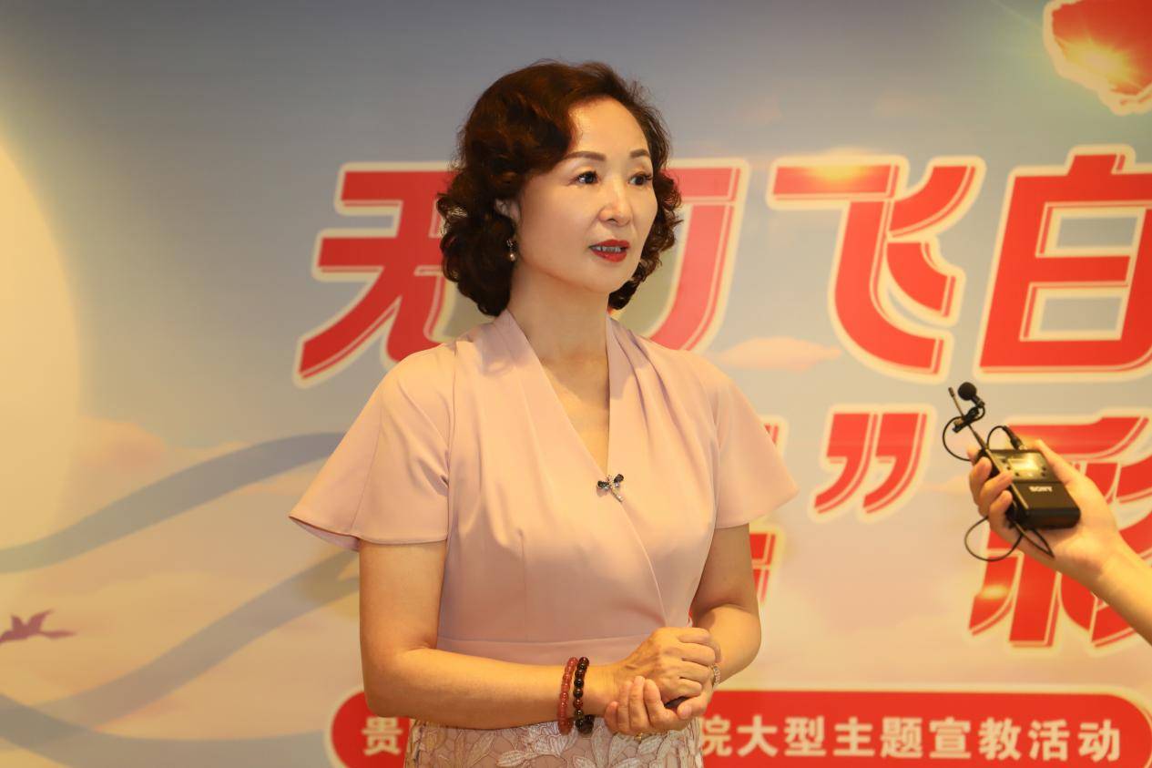 无刀飞白 “晶”彩七夕 贵阳爱尔开展大型眼健康知识科普及义诊活动 (图3)