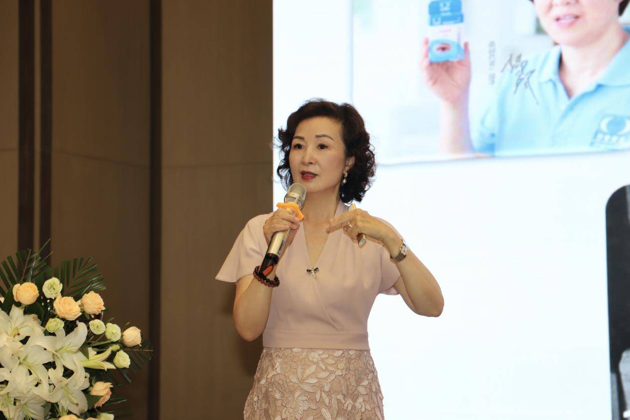 无刀飞白 “晶”彩七夕 贵阳爱尔开展大型眼健康知识科普及义诊活动 (图2)