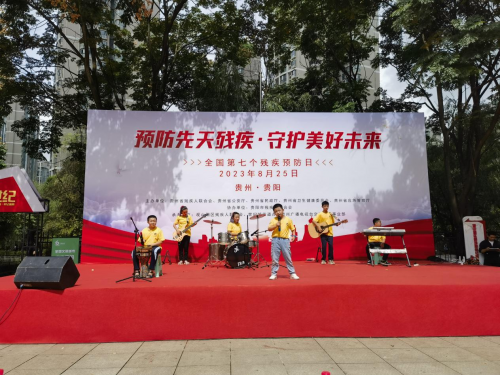 预防先天残疾-守护美好未来贵阳爱尔为市民朋友进行眼健康义诊(图2)