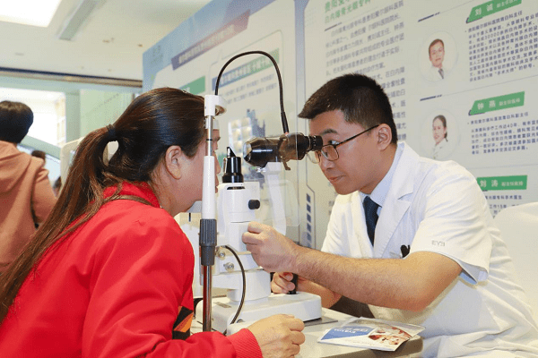 九九重阳 焕晶同行 贵阳爱尔眼科医院开展眼健康公益科普讲座(图8)
