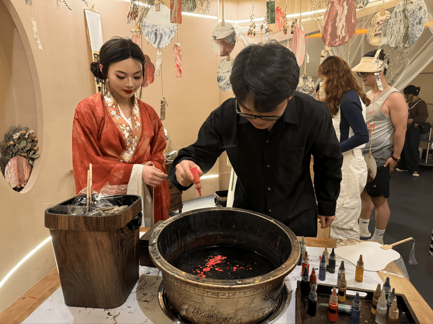 别让镜框束缚美—摘镜吧！国潮青年(图2)