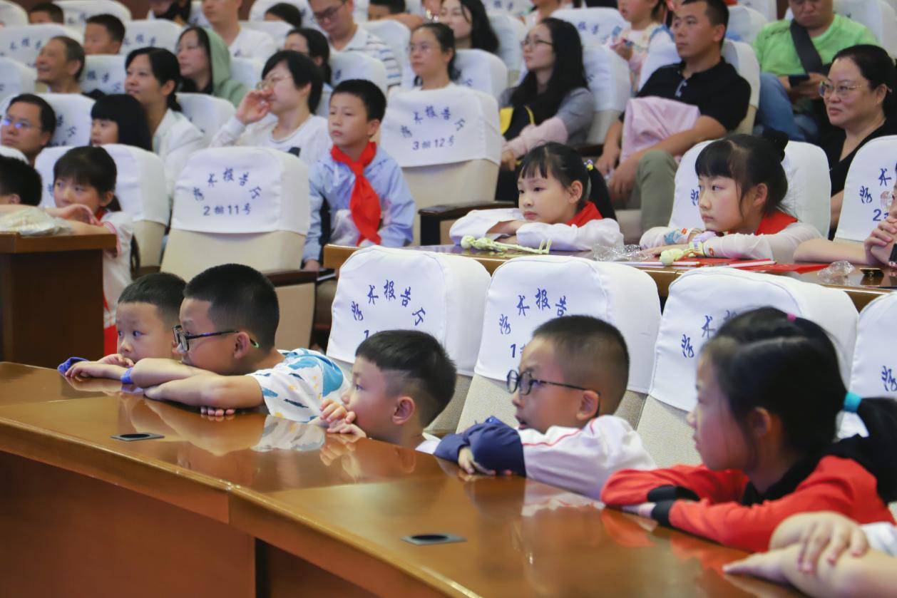 贵阳爱尔眼科青少年儿童近视防控公益科普剧《瞳梦国奇旅》在贵州科技馆上演(图2)