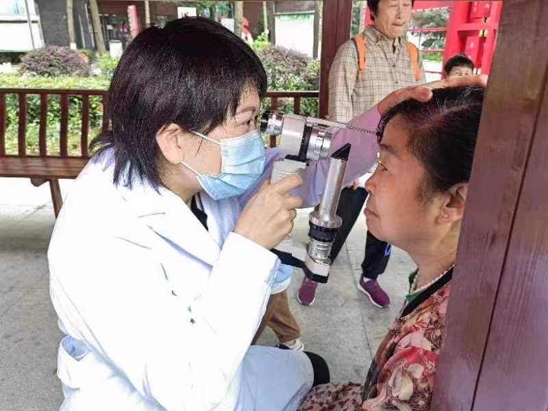 呵护眼健康，一年一眼检 全国“爱眼日”：贵阳爱尔眼科开展眼健康科普讲座与义诊活动(图7)