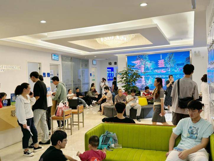 高考后迎来“摘镜潮” 贵阳爱尔提醒广大同学及家长：近视手术的注意事项 (图1)